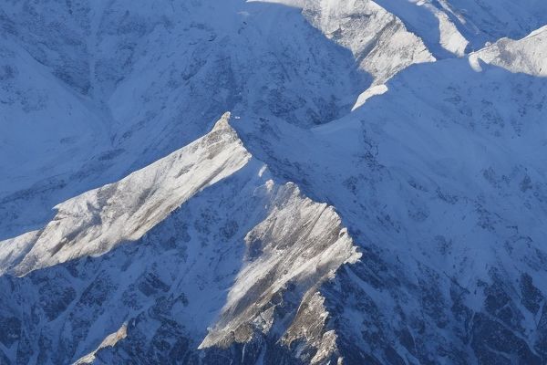 整形项目与知识的了解：整形手术种类、术前准备、术后护理、风险与副作用、恢复期等。

新标题：了解整形手术的种类、风险与恢复期瘦身